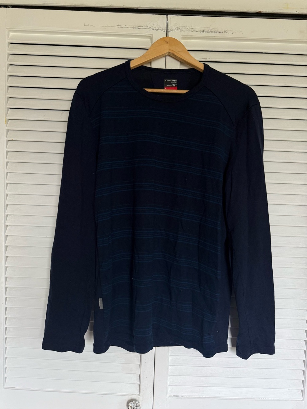 Icebreaker merino woolMen's Dark Navy Long-Sleeve Crew with Subtle Stripe Detail